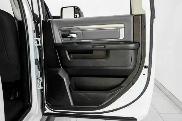 2023 Ram 1500 Classic SLT Crew Cab 4x4 5'7" Box