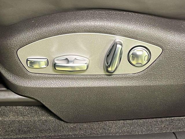 2026 Porsche Macan Unknown
