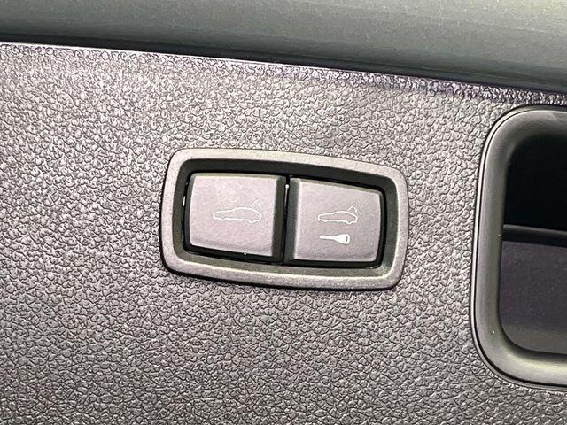 2026 Porsche Macan Unknown