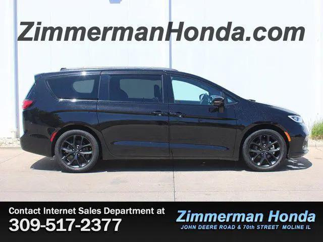 2025 Chrysler Pacifica Limited for sale in Moline, IL