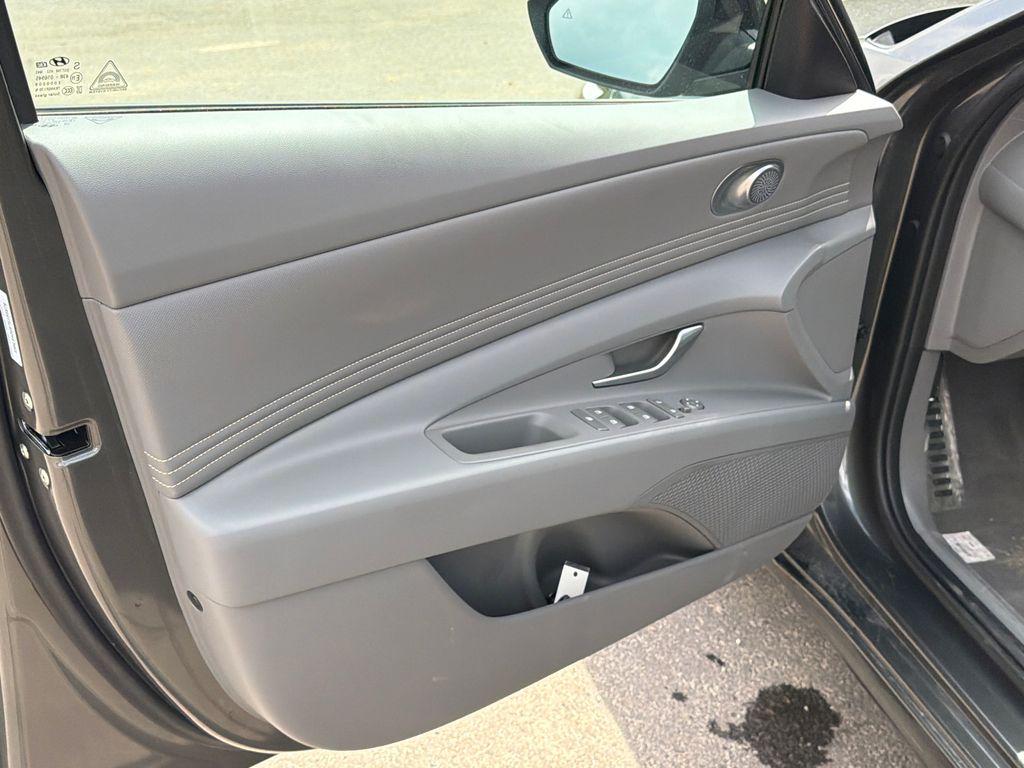 New 2026 Amazon Gray HYUNDAI SEL Sport Premium image 11