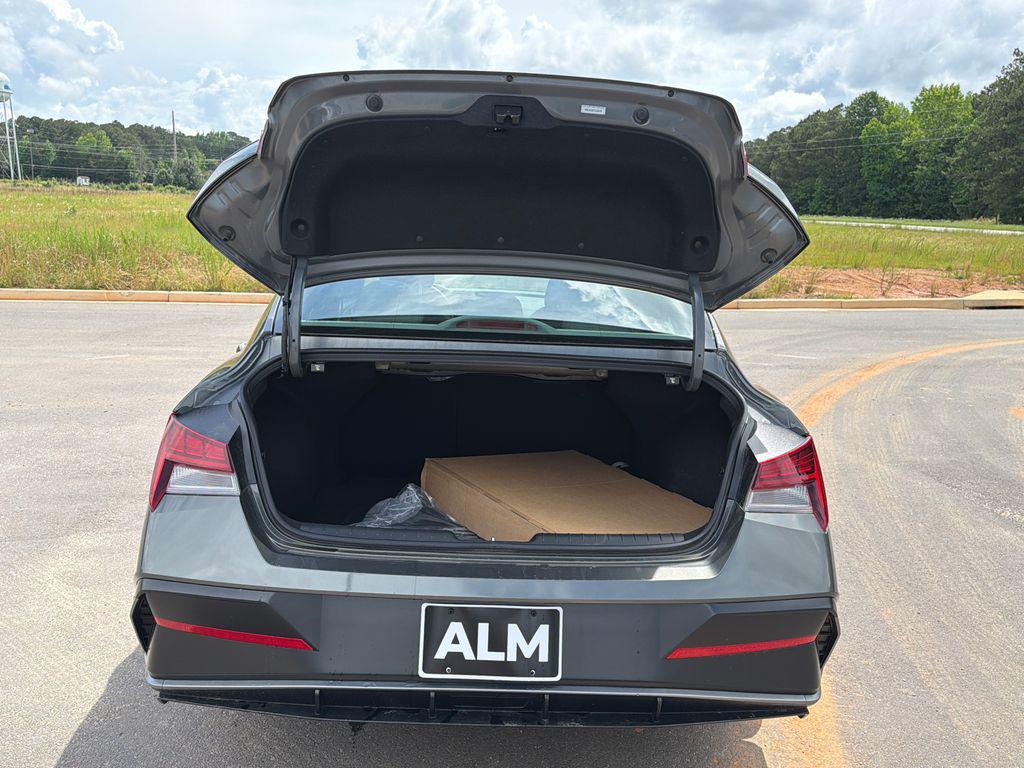 New 2026 Amazon Gray HYUNDAI SEL Sport Premium image 19