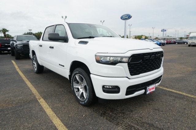 2026 RAM Ram 1500 RAM 1500 EXPRESS CREW CAB 4X2 57 BOX