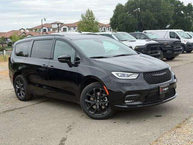 2026 Chrysler Pacifica Select AWD
