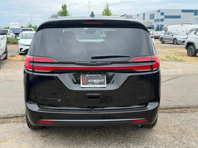 2026 Chrysler Pacifica Select AWD