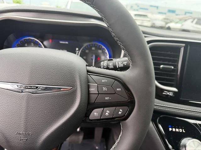 2026 Chrysler Pacifica Select AWD