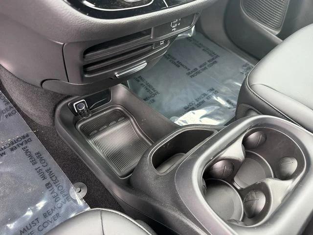 2026 Chrysler Pacifica Select AWD