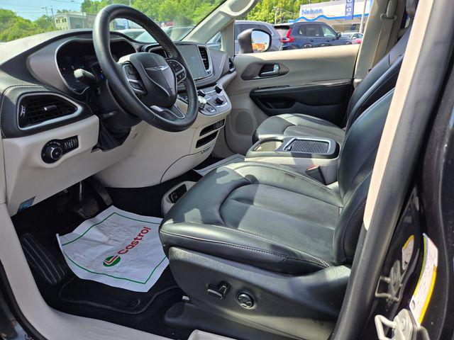 2023 Chrysler Pacifica Hybrid Touring L