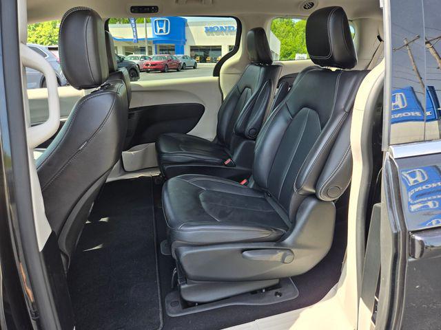 2023 Chrysler Pacifica Hybrid Touring L