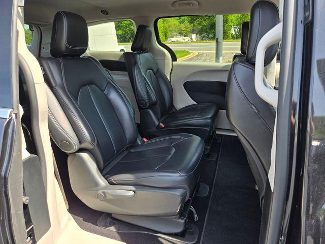 2023 Chrysler Pacifica Hybrid Touring L
