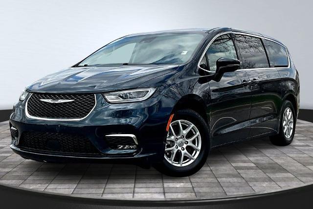 2023 Chrysler Pacifica Touring L for sale in Shawnee, KS