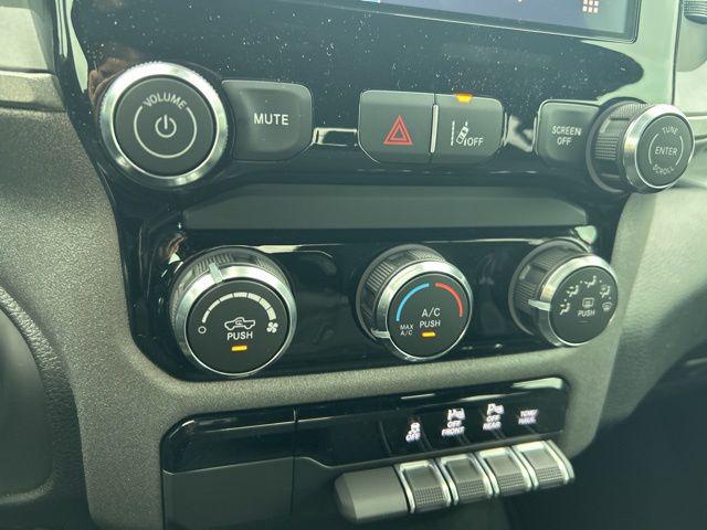 2026 Ram 1500 Express Crew Cab 4x2 5'7" Box