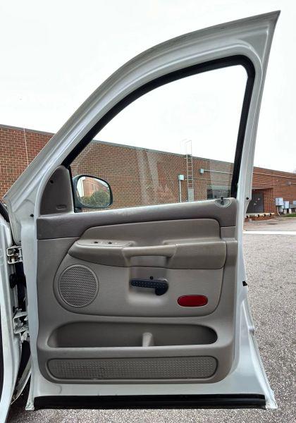 2004 Dodge Ram 3500 SLT/Laramie