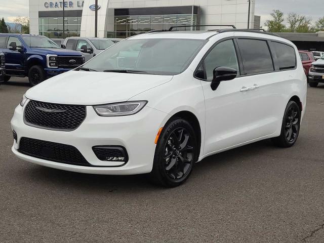 2025 Chrysler Pacifica Limited for sale in Medford, OR