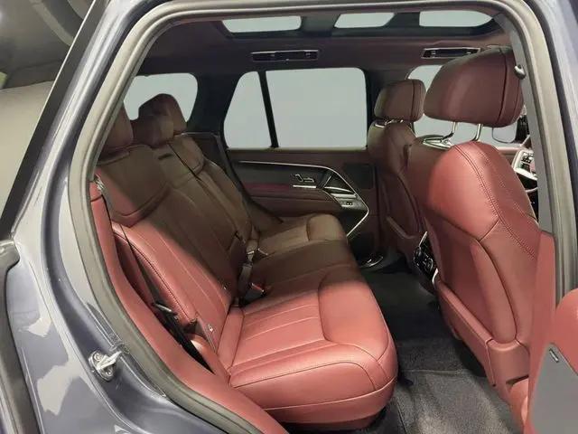 2026 Land Rover Range Rover P550e SE