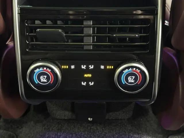 2026 Land Rover Range Rover P550e SE