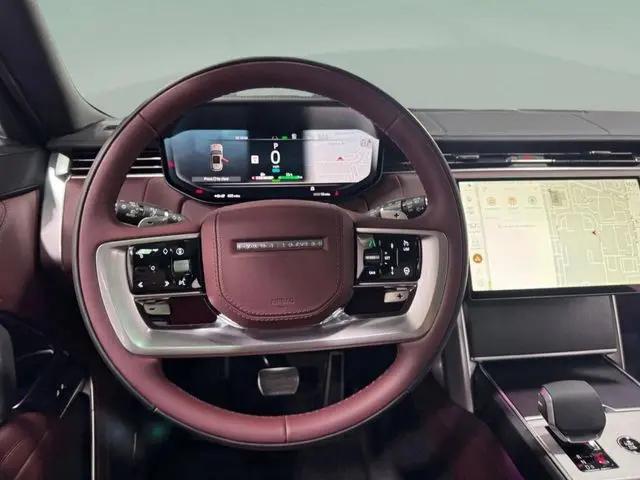 2026 Land Rover Range Rover P550e SE