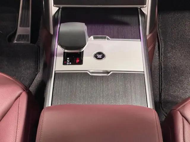 2026 Land Rover Range Rover P550e SE