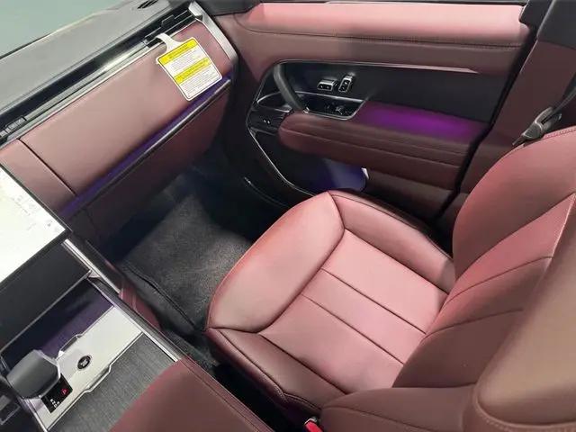 2026 Land Rover Range Rover P550e SE