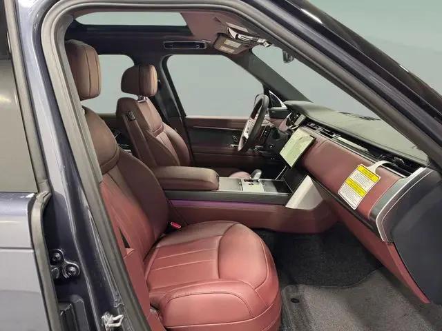2026 Land Rover Range Rover P550e SE