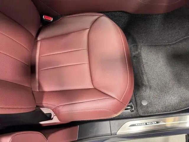 2026 Land Rover Range Rover P550e SE