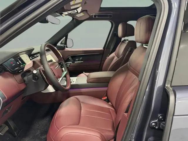 2026 Land Rover Range Rover P550e SE