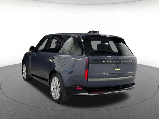 2026 Land Rover Range Rover P550e SE