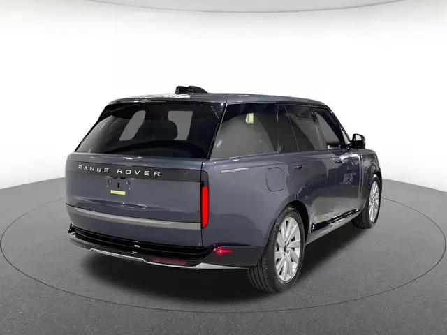 2026 Land Rover Range Rover P550e SE