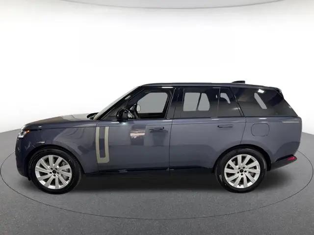 2026 Land Rover Range Rover P550e SE