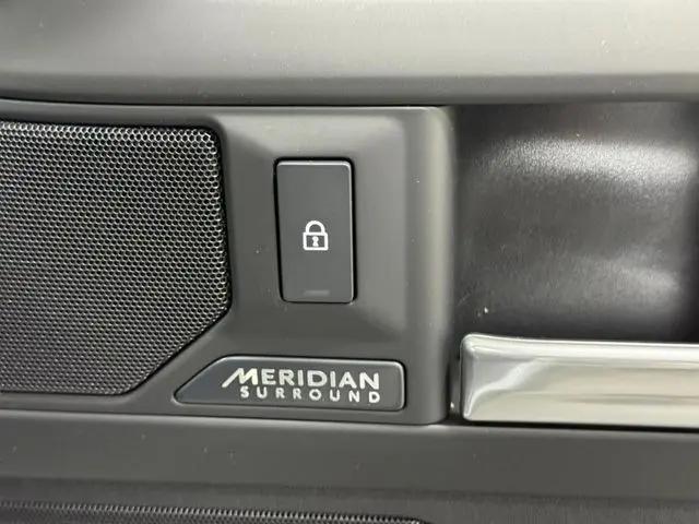 2026 Land Rover Defender P400 X-Dynamic SE