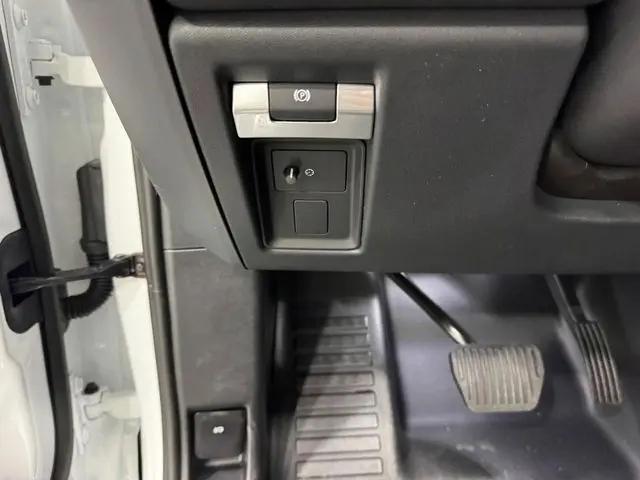 2026 Land Rover Defender P400 X-Dynamic SE