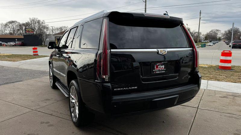2016 Cadillac Escalade Luxury Collection