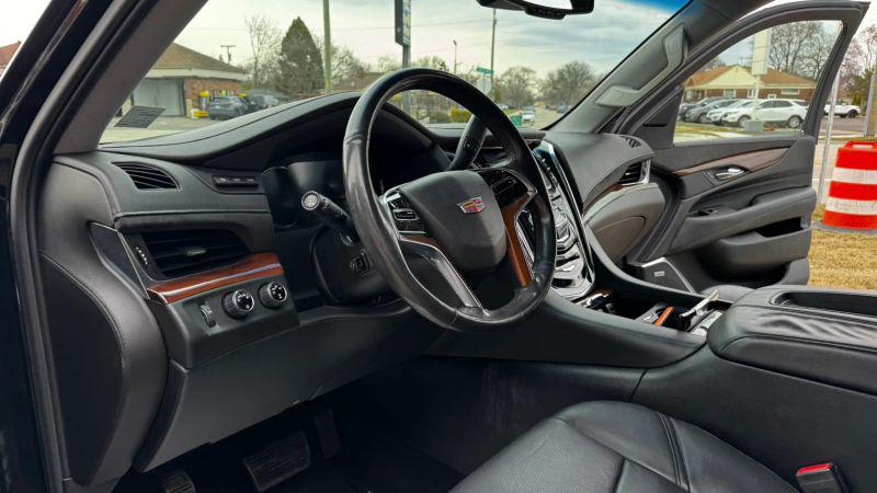 2016 Cadillac Escalade Luxury Collection