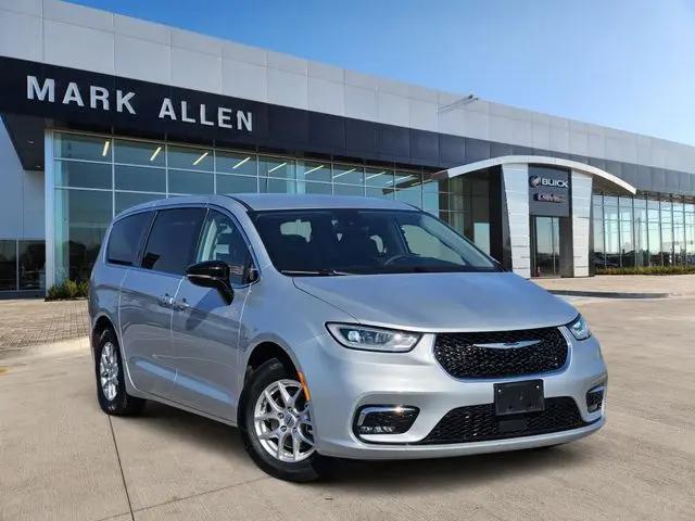 2024 Chrysler Pacifica Touring L for sale in Collinsville, OK