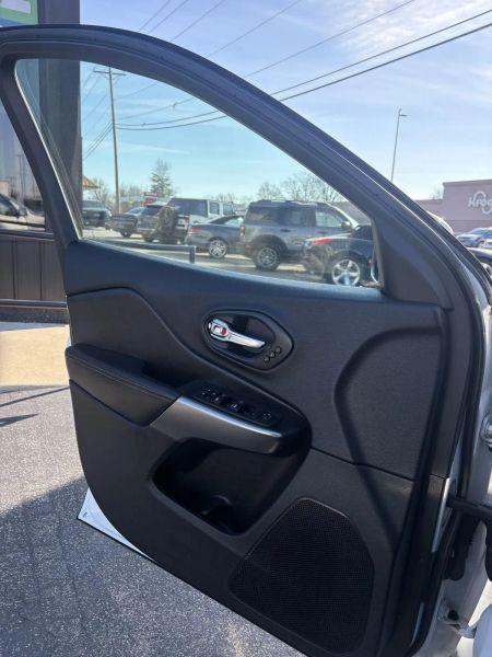 2020 Jeep Cherokee Limited FWD