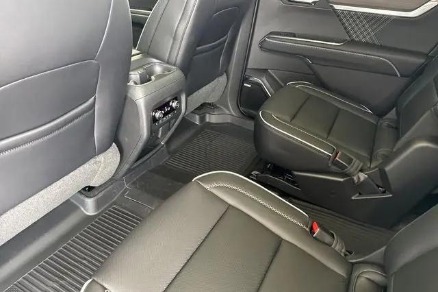 2026 GMC Acadia Denali AWD