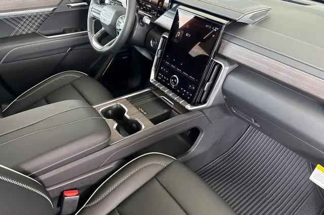 2026 GMC Acadia Denali AWD