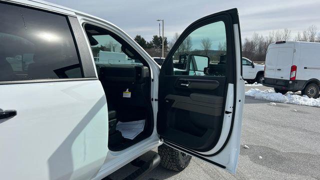 2026 Chevrolet Silverado 2500HD Crew Cab, Standard Bed, XR2, 4WD