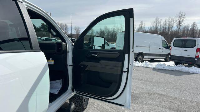 2026 Chevrolet Silverado 2500HD Crew Cab, Standard Bed, XR2, 4WD