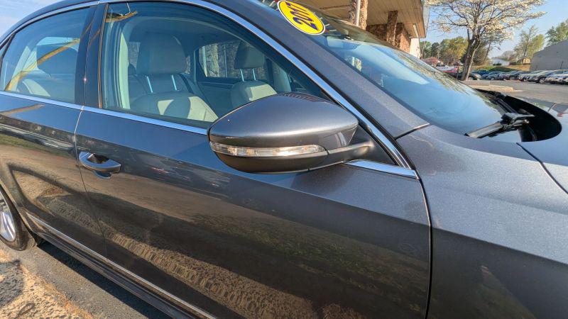 2017 Volkswagen Passat 1.8T SEL Premium