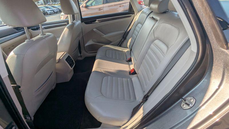 2017 Volkswagen Passat 1.8T SEL Premium