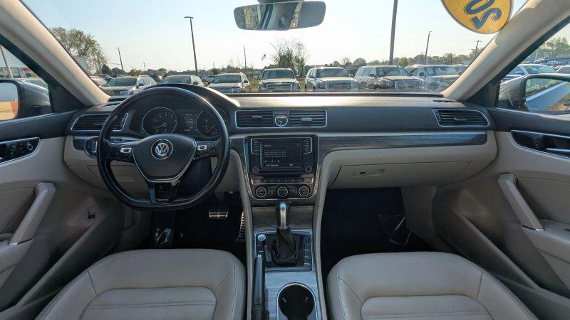 2017 Volkswagen Passat 1.8T SEL Premium