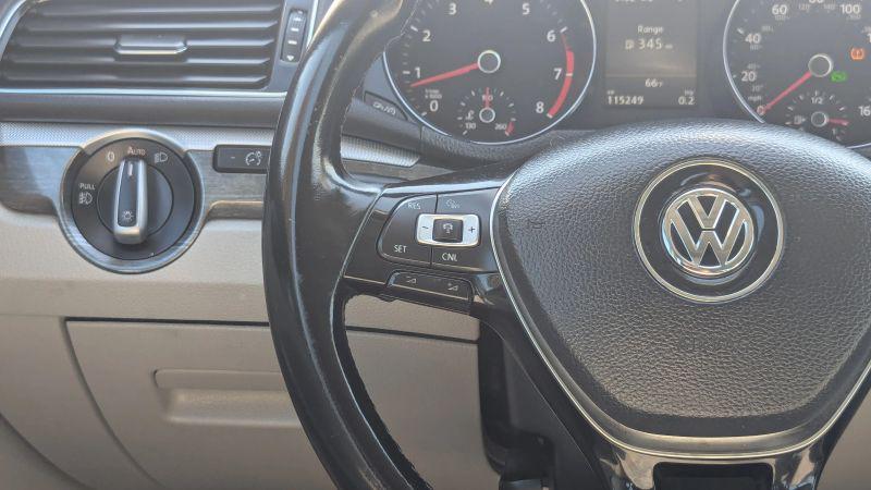 2017 Volkswagen Passat 1.8T SEL Premium