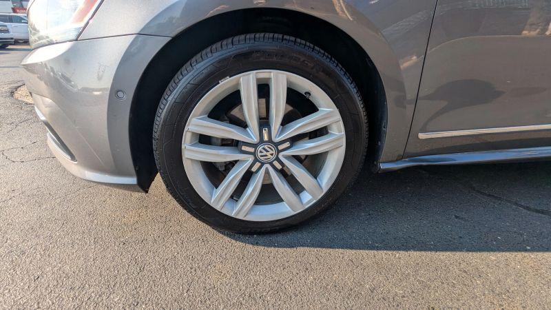 2017 Volkswagen Passat 1.8T SEL Premium