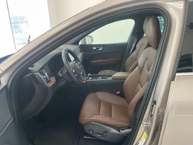 2023 Volvo XC60 Recharge T8 Plus Bright Theme