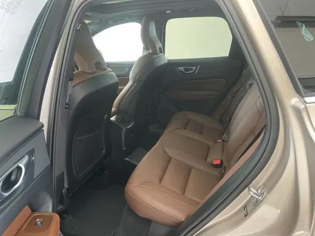 2023 Volvo XC60 Recharge T8 Plus Bright Theme
