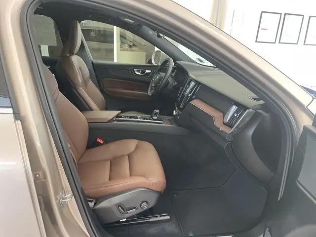 2023 Volvo XC60 Recharge T8 Plus Bright Theme