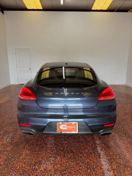 2015 Porsche Panamera 4