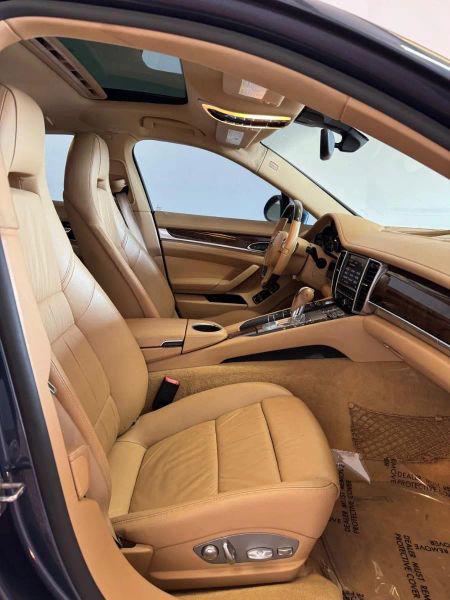 2015 Porsche Panamera 4
