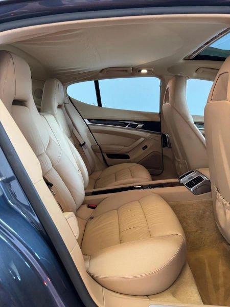 2015 Porsche Panamera 4